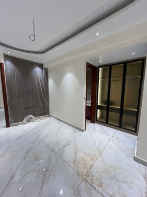 Room in 2 BHK Apartment at Lajpat Nagar ii – for Rent