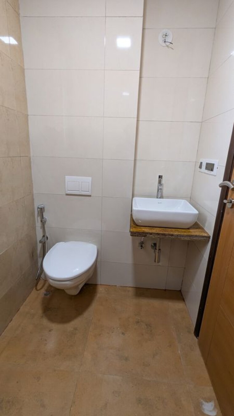 Bathroom, ekta-tripolis 3 Bedroom 1083 Sq.Ft. Apartment In Goregaon West Mumbai 10581224