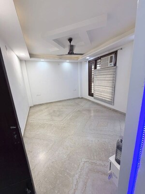 Room in 3 BHK Builder Floor at Sector 9a – for Sale