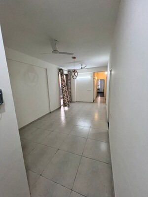 Room in 3 BHK Apartment at Vip Road – for Rent
