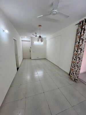 Room in 3 BHK Apartment at Vip Road – for Rent