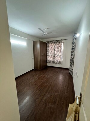 Room in 3 BHK Apartment at Vip Road – for Rent