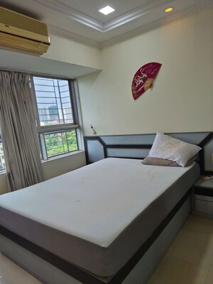 Bedroom in 3 BHK Apartment at Andheri East – for Rent