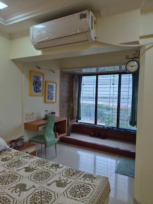 Bedroom in 3 BHK Apartment at Andheri East – for Rent