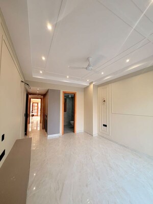 Room in 3 BHK Builder Floor at Sector 10a – for Sale
