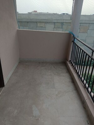 Balcony in 4 BHK Apartment at Sagar Kunj Apartments, Sector 9a – for Rent