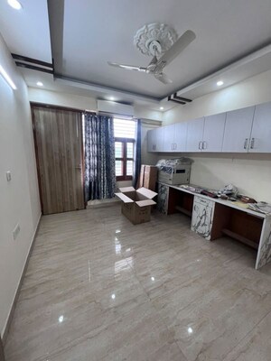 Parking in 3 BHK Builder Floor at Sector 9a – for Rent