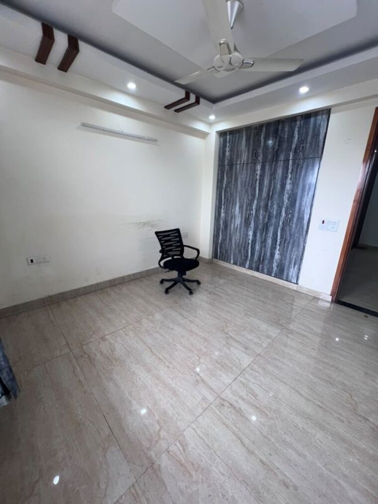 Room, sector 9a 3 Bedroom 2350 Sq.Ft. Builder Floor In Sector 9a Gurgaon 10543327