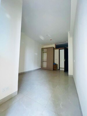Room in 3 BHK Apartment at Nirala World Estate I, Tech Zone 4 Greater Noida – for Rent