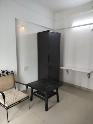 Room in 1 BHK Apartment at Amanora Desire Tower, Magarpatta Road – for Rent