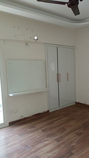 Room in 3 BHK Apartment at Samridhi Luxuriya Avenue, Sector 150 – for Rent