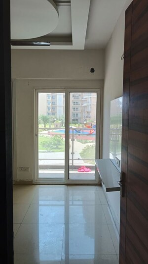 Room in 3 BHK Apartment at Samridhi Luxuriya Avenue, Sector 150 – for Rent