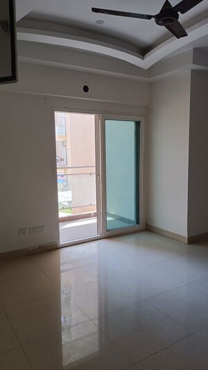 Room in 3 BHK Apartment at Samridhi Luxuriya Avenue, Sector 150 – for Rent