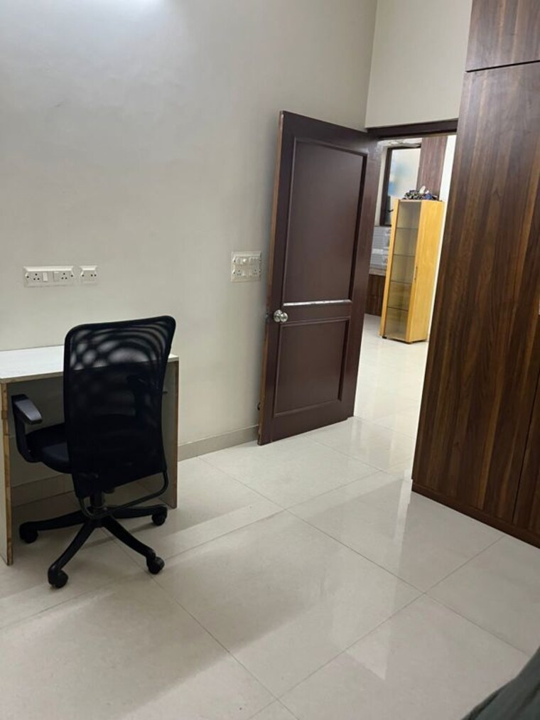 Room, sector 30 2 Bedroom 1100 Sq.Ft. Builder Floor In Sector 30 Gurgaon 10581333