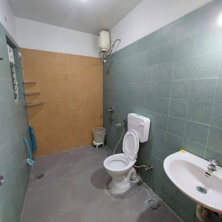 Bathroom, kumar-picasso-o 3 Bedroom 1400 Sq.Ft. Apartment In Hadapsar Pune 10581296