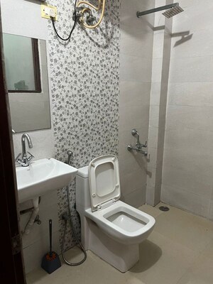 Bathroom in 2 BHK Builder Floor at Sector 30 – for Rent