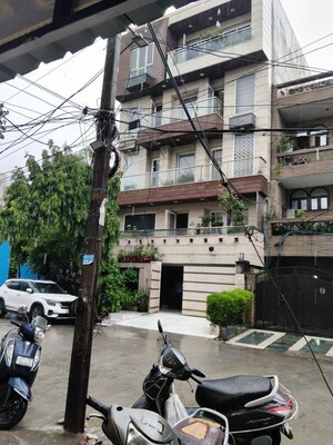 6+ BHK Independent House For Sale in Kohat Enclave