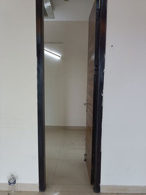 Room in 2 BHK Apartment at Samridhi Luxuriya Avenue, Sector 150 – for Rent