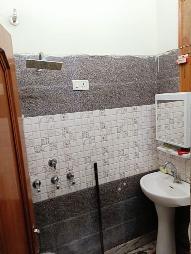 Bathroom, sector 125 4 Bedroom 117 Sq.Yd. Independent House In Sector 125 Kharar 10581443