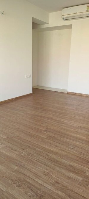 3.5 BHK Apartment For Rent in Indiabulls One Indiabulls, Pokhran Road No Two