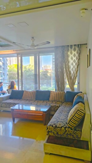 Bedroom in 3 BHK Apartment at Oberoi Exquisite Goregaon, Goregaon East – for Rent