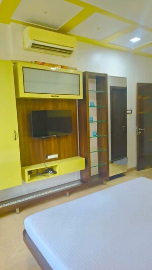 Room in 3 BHK Apartment at Oberoi Exquisite Goregaon, Goregaon East – for Rent