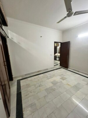 Room in 3 BHK Builder Floor at Naraina – for Rent