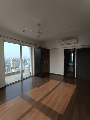 Room in 3.5 BHK Apartment at M3M Escala, Sector 70a – for Rent