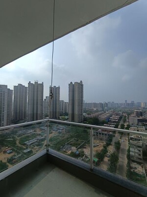 Swimming Pool in 3.5 BHK Apartment at M3M Escala, Sector 70a – for Rent