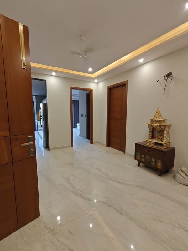 3 BHK + Servant Room 215 Sq.Yd. Builder Floor in Craft Destination 43