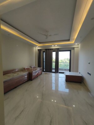 Room in 3 BHK Builder Floor at Craft Destination 43, Sector 43 – for Rent