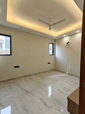 Room in 3 BHK Builder Floor at Craft Destination 43, Sector 43 – for Rent