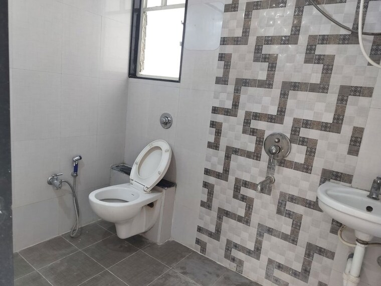 Bathroom, aswani-green-valley 2.5 Bedroom 800 Sq.Ft. Apartment In Wakad Pune 10581498