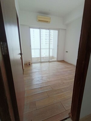 Room in 2 BHK Apartment at Omkar Alta Monte, Malad East – for Rent