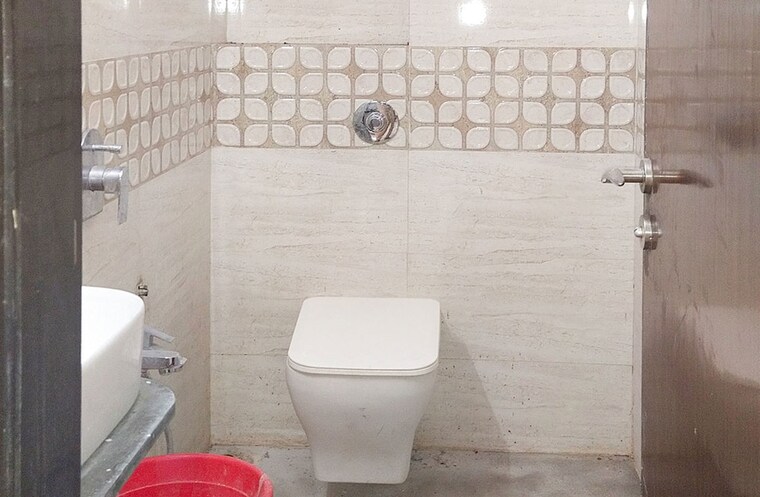 Bathroom, santacruz west Pg For Boys In Santacruz West 10581506