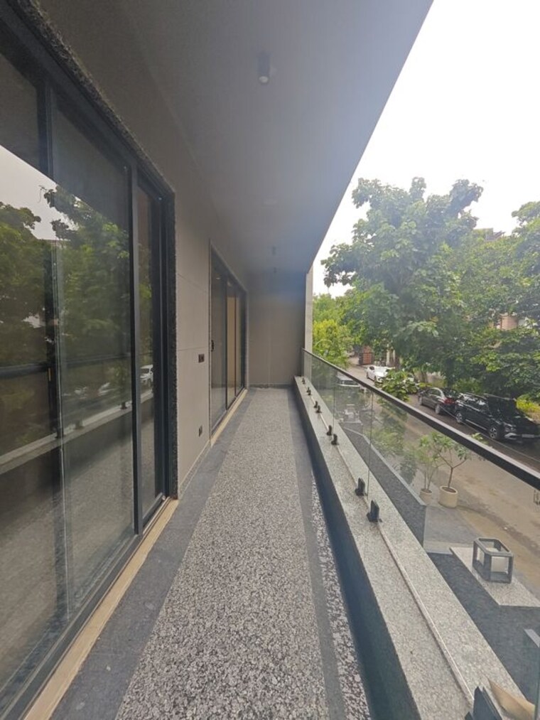 Balcony, sector 43 4 Bedroom 300 Sq.Yd. Builder Floor In Sector 43 Gurgaon 10581518