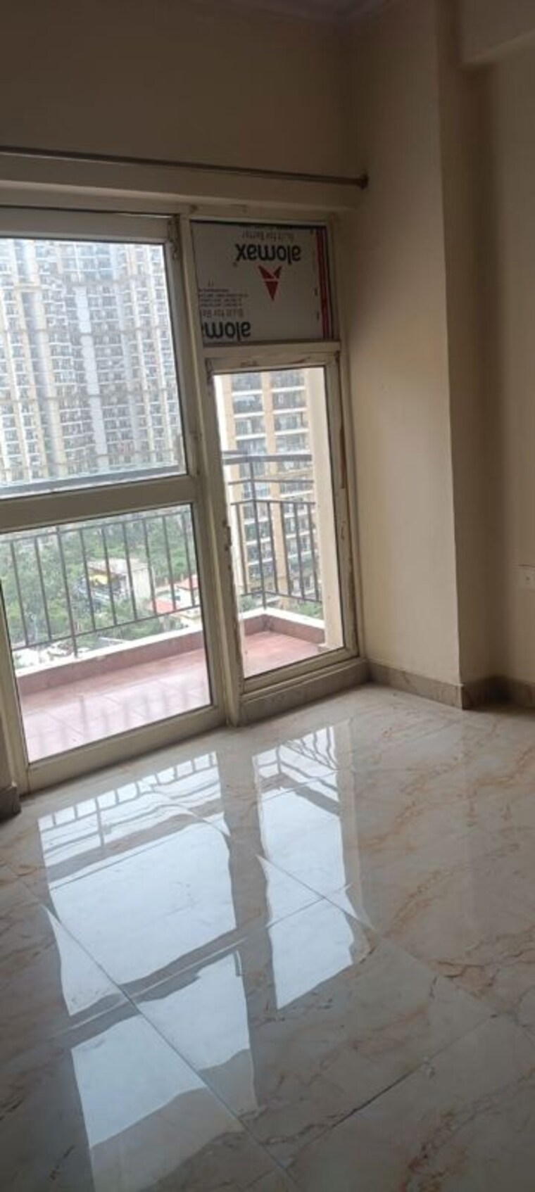 Room, aims-golf-city 2.5 Bedroom 1150 Sq.Ft. Apartment In Sector 75 Noida 10581537