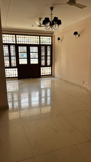 Room in 3 BHK Builder Floor at Ardee City, Sector 52 – for Sale