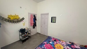 Parking in 1 RK Independent House at Sector 15 – for Rent
