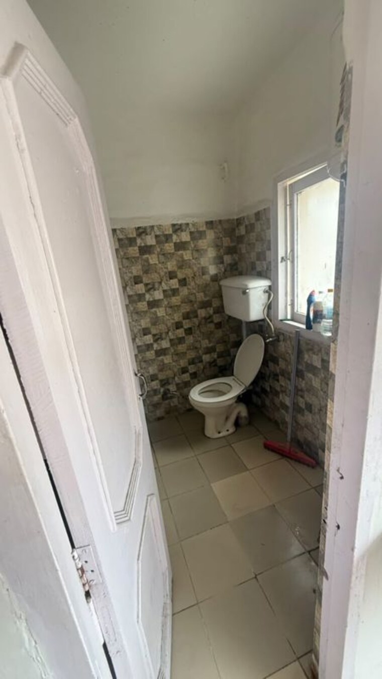 Bathroom, sector 15 1 RK 1400 Sq.Ft. Independent House In Sector 15 Chandigarh 10581465