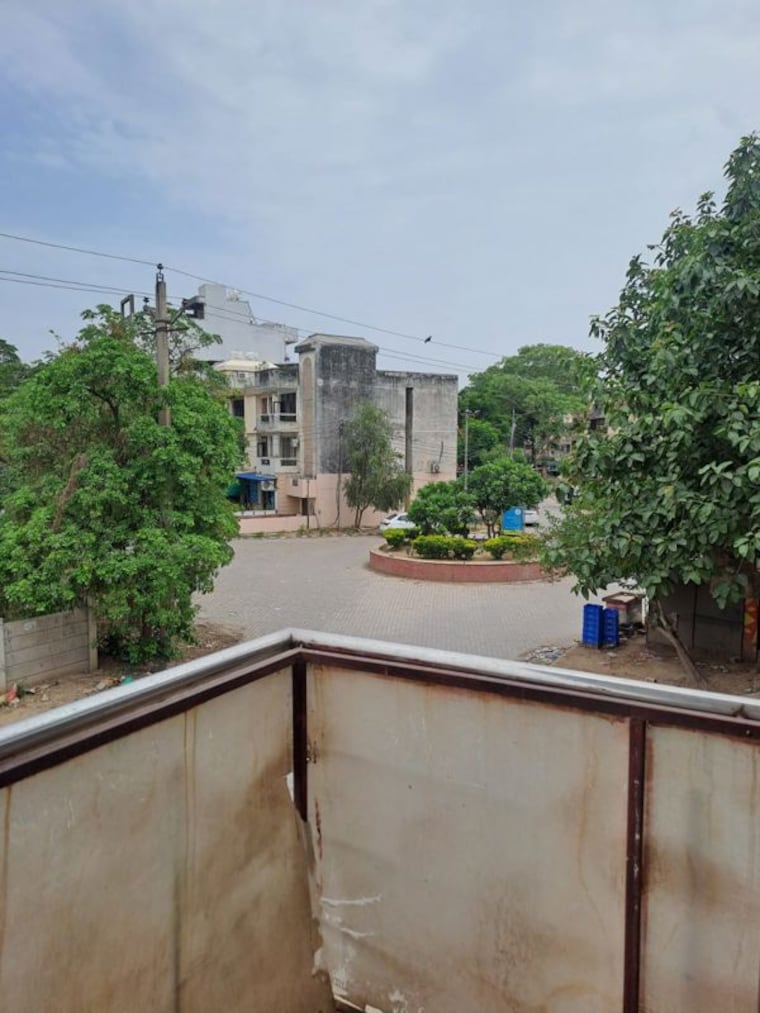 Balcony, ardee-city 3 Bedroom 1230 Sq.Ft. Builder Floor In Sector 52 Gurgaon 10581561