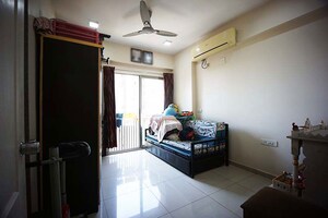 Room in 3 BHK Apartment at Shela – for Sale