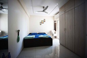 Room in 3 BHK Apartment at Shela – for Sale