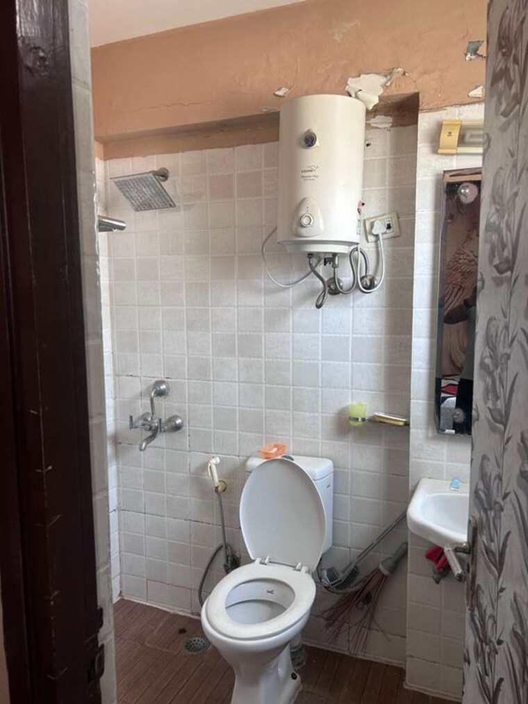 Bathroom, eros-rosewood-city 3 Bedroom 162 Sq.Yd. Villa In Sector 49 Gurgaon 10581614