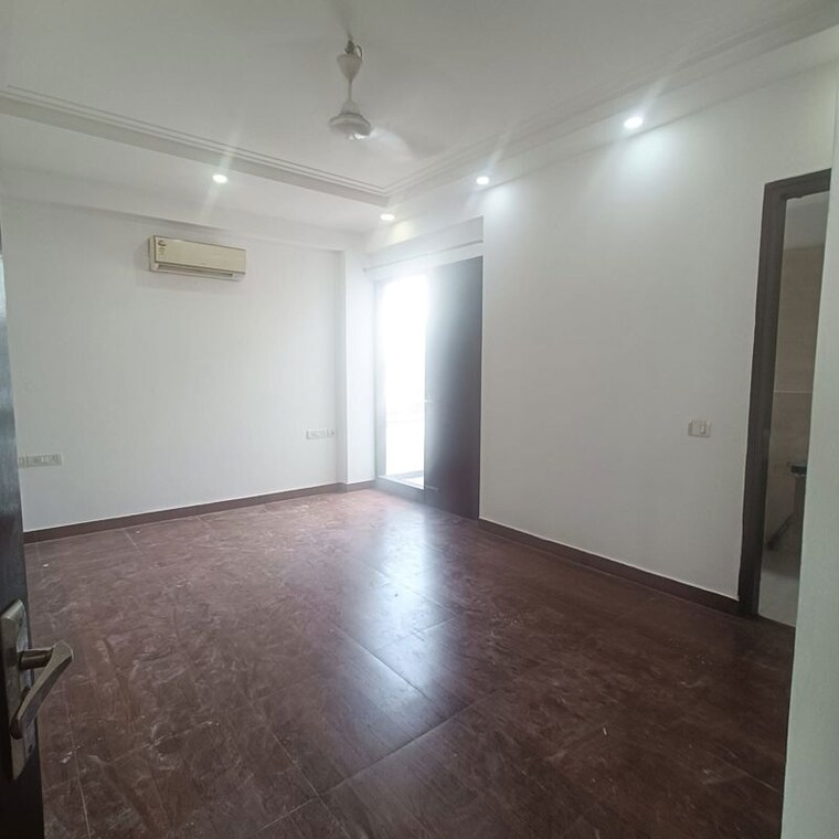 Room, sector 15 2 Bedroom 1800 Sq.Ft. Builder Floor In Sector 15 Gurgaon 10581657