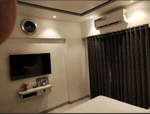 Room in 2 BHK Apartment at Lodha Amara, Kolshet Road – for Sale