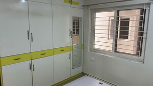 Room in 2.5 BHK Apartment at Chanda Nagar – for Rent