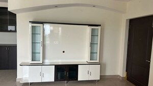 Room in 2.5 BHK Apartment at Chanda Nagar – for Rent