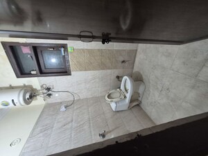 Bathroom in 2.5 BHK Builder Floor at Mayur Vihar 1 – for Sale