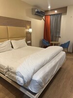 280 Sq.Ft. Pg in DLF Cyber City